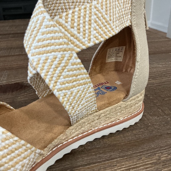 Bobs Sketchers Desert Kiss Woman’s Size 8 Woven Fabric Memory Foam Foot Bed - Picture 6 of 7